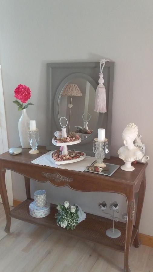 Chambre De Rose - Le Refuge Des Parachutistes - En Bordure Du Marais Neuville-au-Plain Екстериор снимка