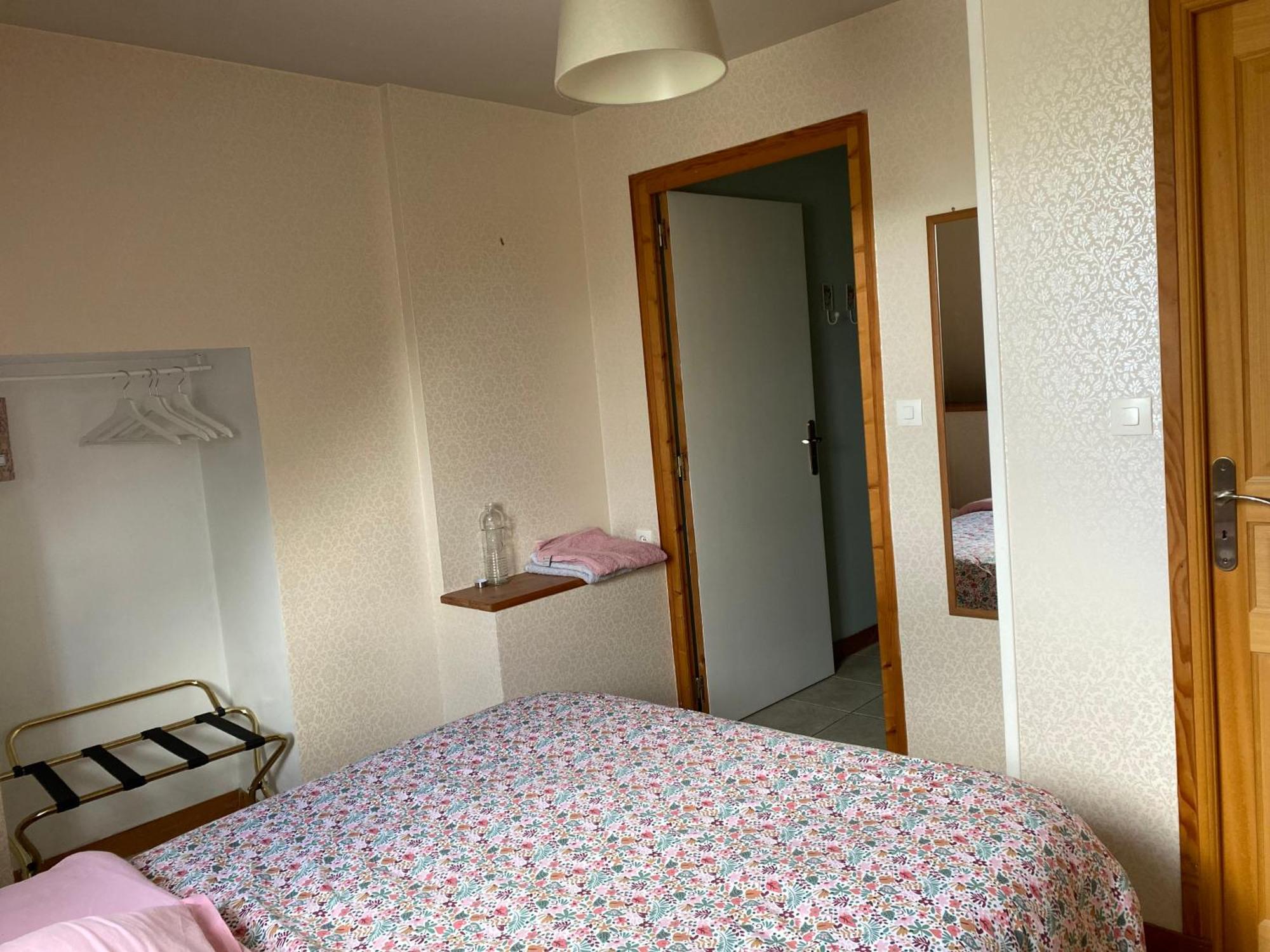 Chambre De Rose - Le Refuge Des Parachutistes - En Bordure Du Marais Neuville-au-Plain Екстериор снимка