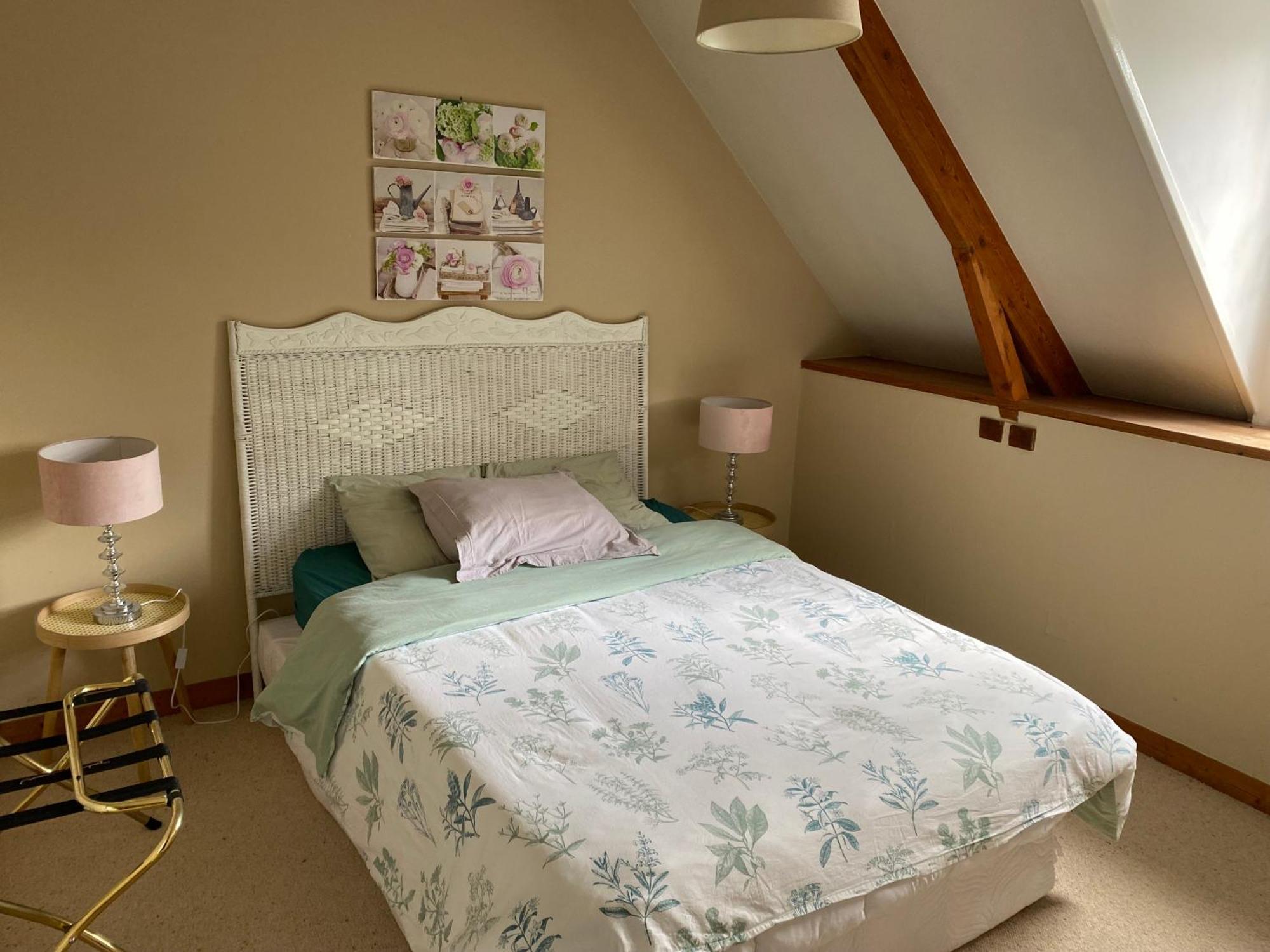 Chambre De Rose - Le Refuge Des Parachutistes - En Bordure Du Marais Neuville-au-Plain Екстериор снимка